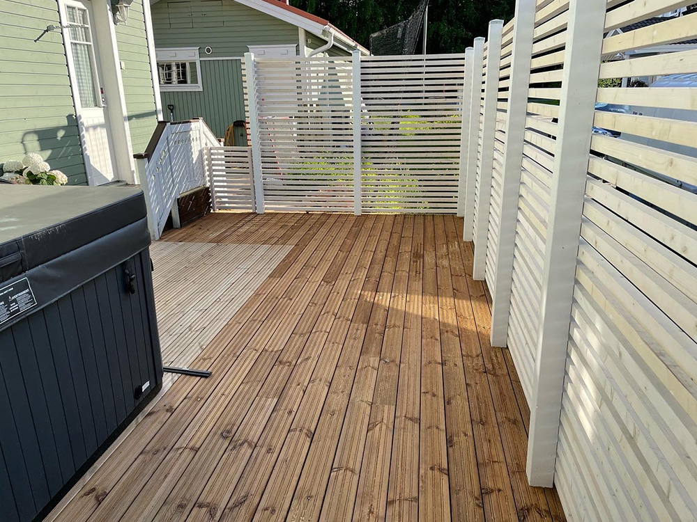 takapihan pieni terassi