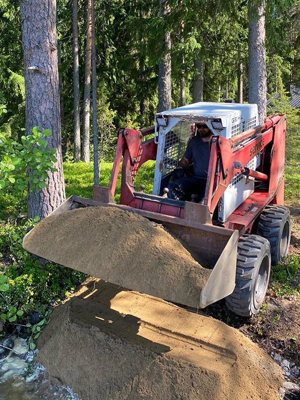 toinen kuva vuokrattavasta kaivinkoneesta